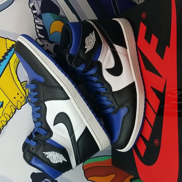 Air Jordan 1 Retro High OG "Royal Toe" - Picture 6 of 8